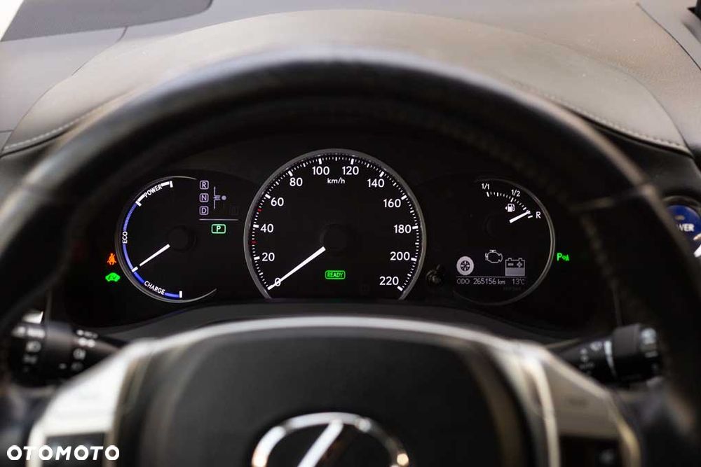 Lexus CT - 12