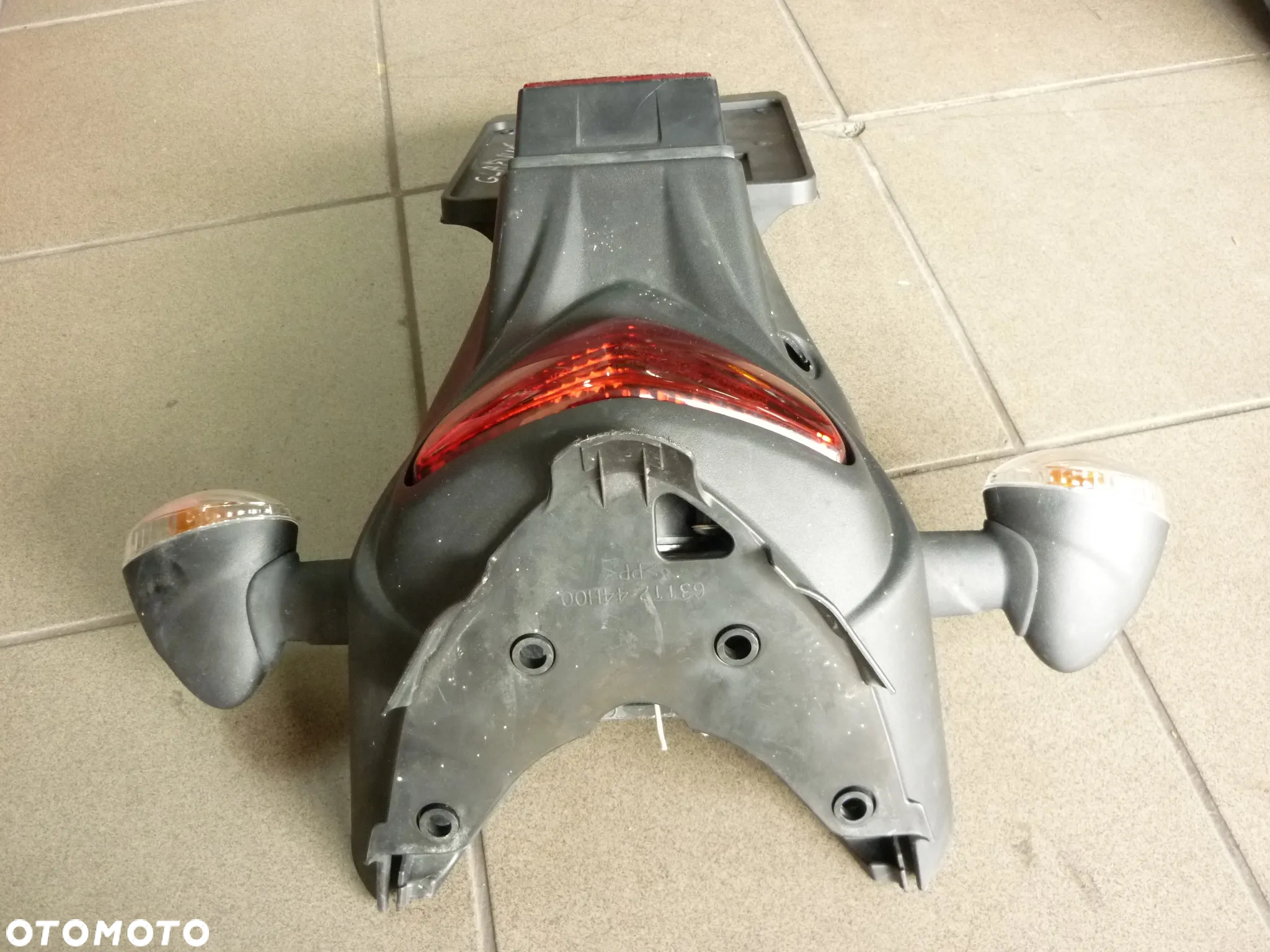 Błotniklampa kierunkowskazy mocowanie tablicy rejestracyjnej Suzuki Gladius 650 - 4