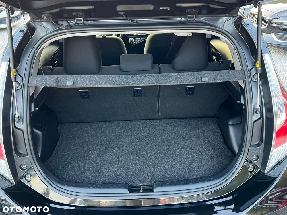 Toyota Prius Hybrid - 13