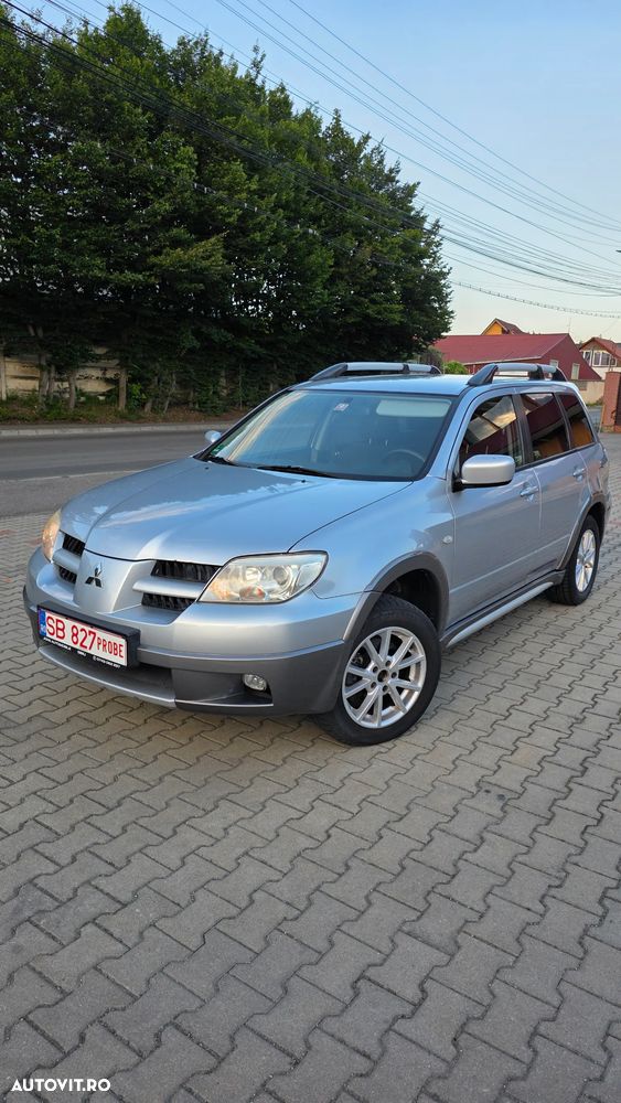 Mitsubishi Outlander - 1