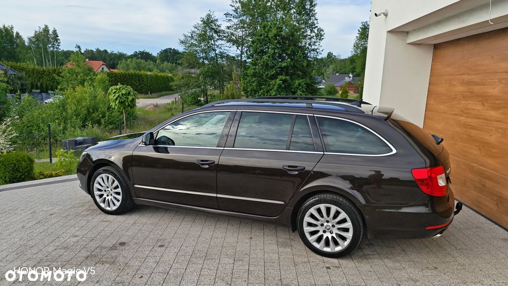 Skoda Superb 2.0 TDI Elegance DSG - 32