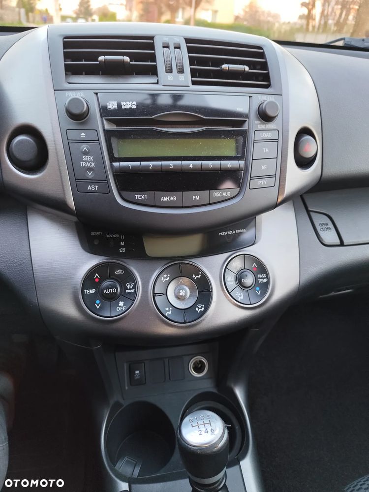 Toyota RAV4 2.2 D-4D 2010 - 17