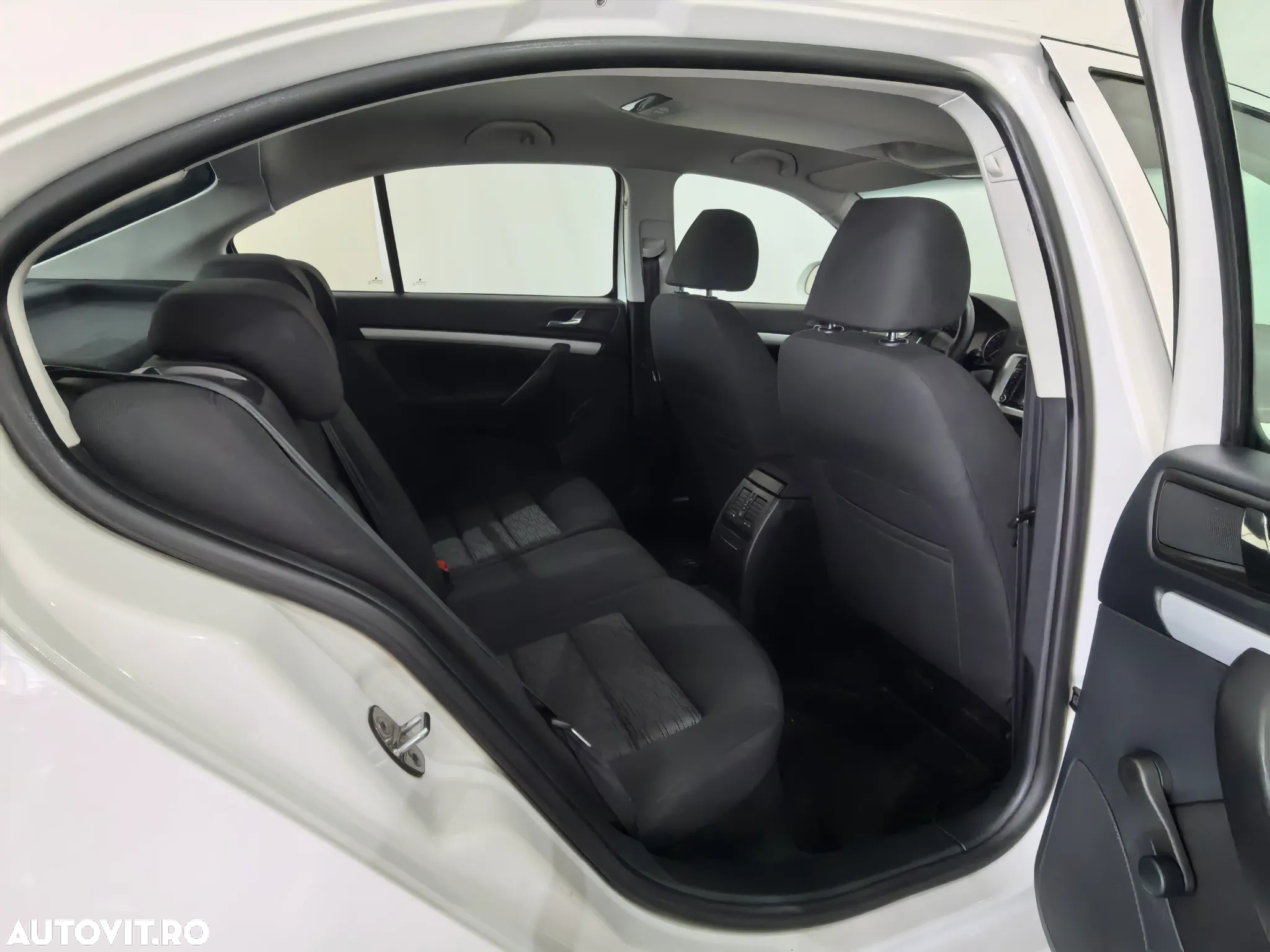 Skoda Octavia 1.6 TDI Ambiente - 28