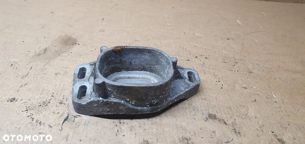 Mocowanie poduszki silnika Skoda Superb I 8D0199335Q - 3