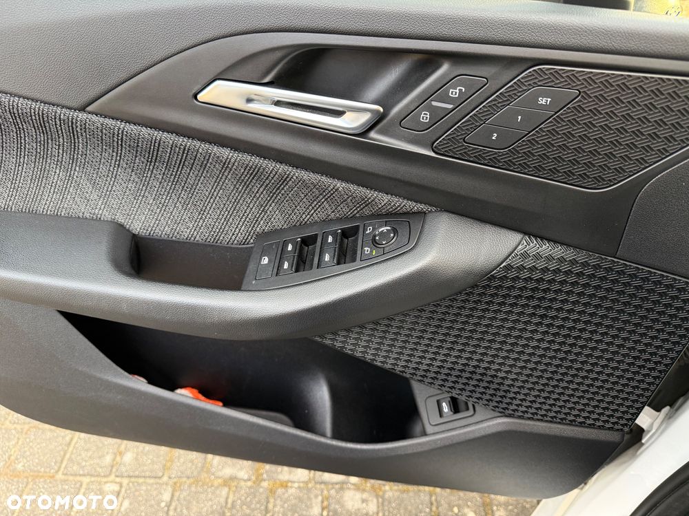 BMW Seria 2 218i - 32