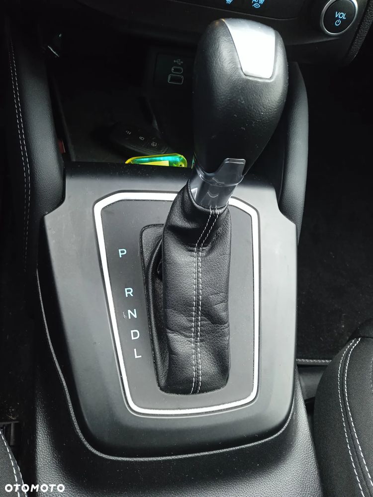 Ford Focus ver-1-0-ecoboost-mhev-titanium-style - 13