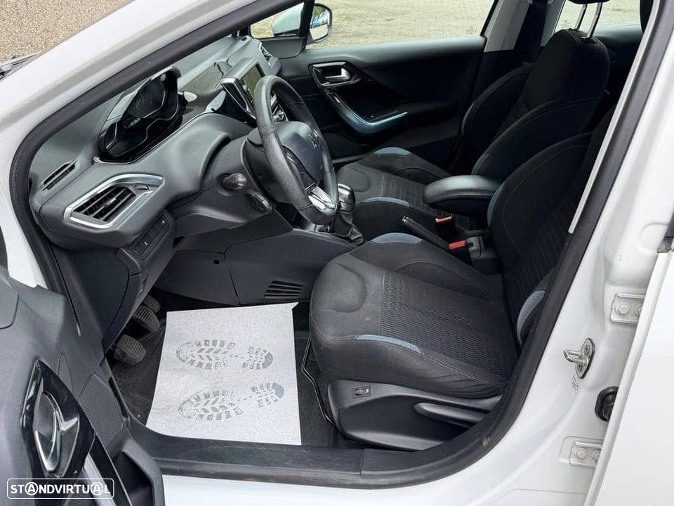 Peugeot 208 1.4 HDi Active - 4