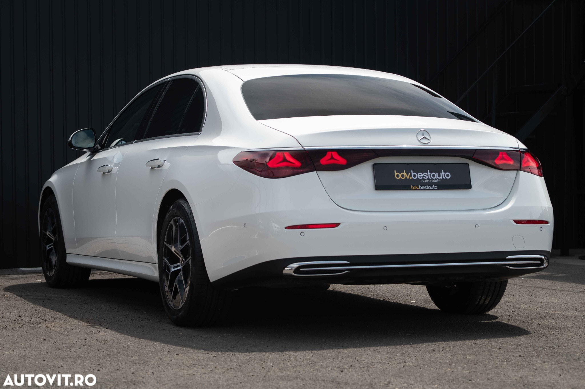 Mercedes-Benz E 220 d 4Matic 9G-TRONIC Edition AVANTGARDE - 32