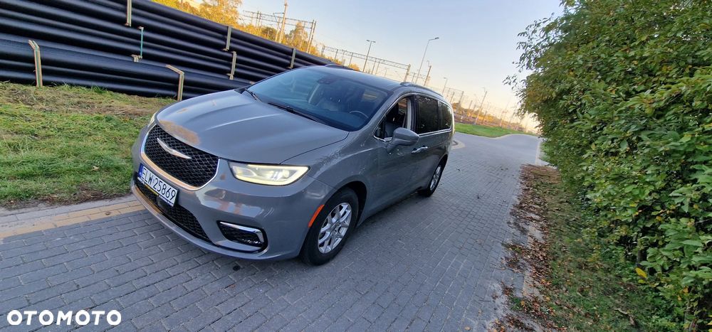 Chrysler Pacifica 2021 photo 2