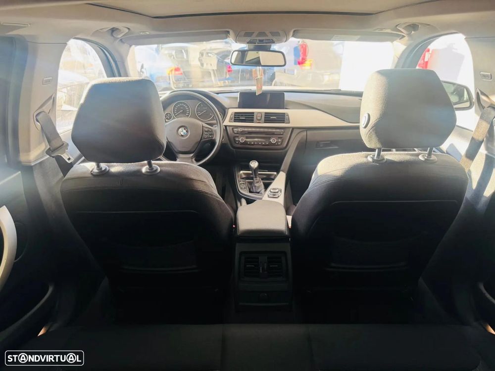 BMW 320 d Sport Line - 48