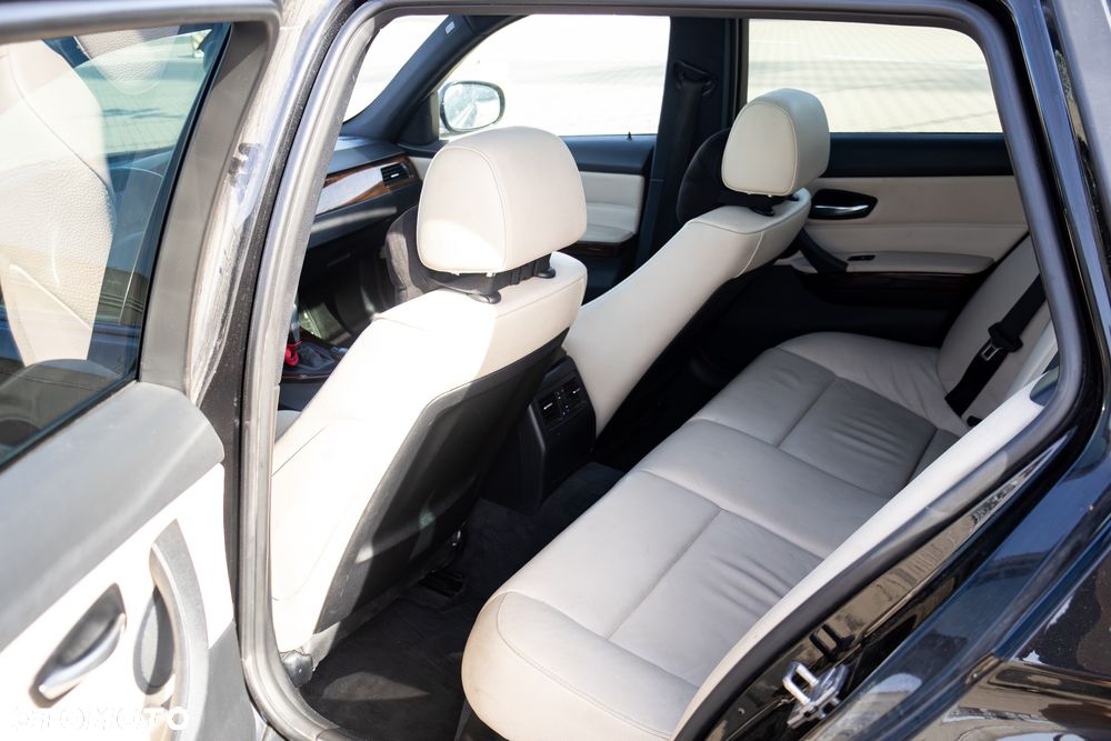 BMW Seria 3 330d DPF Edition Sport - 11