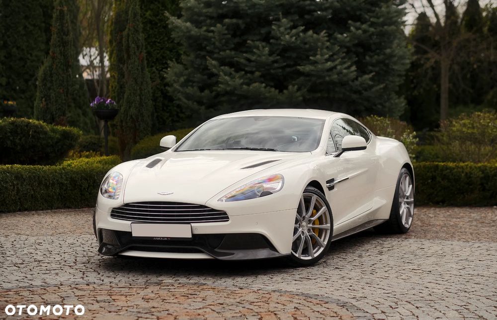 Aston Martin Vanquish - 1