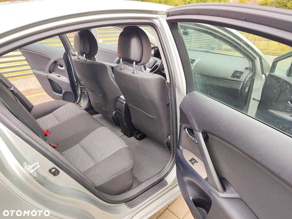 Toyota Avensis 1.8 Sol - 16