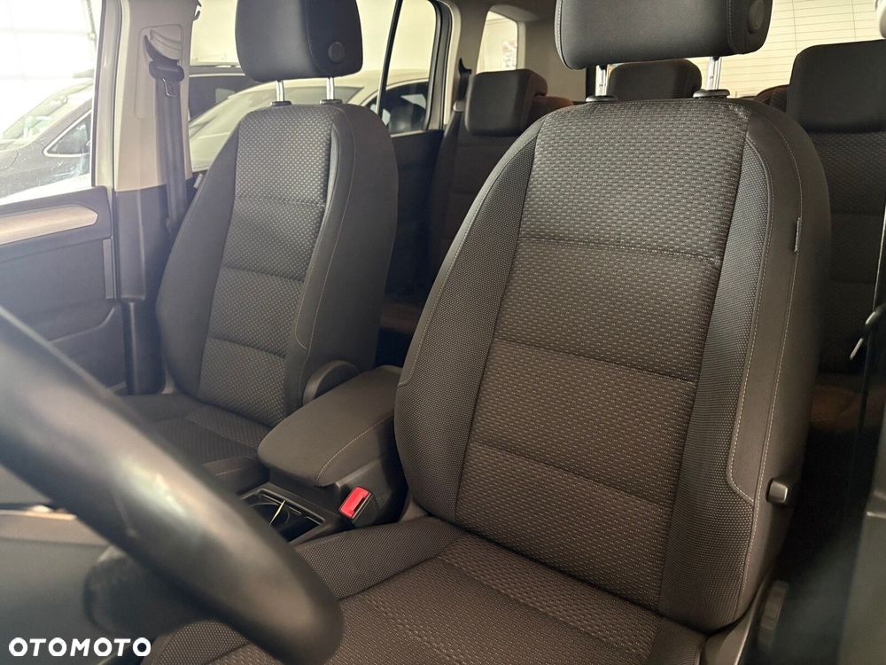 Volkswagen Touran - 13