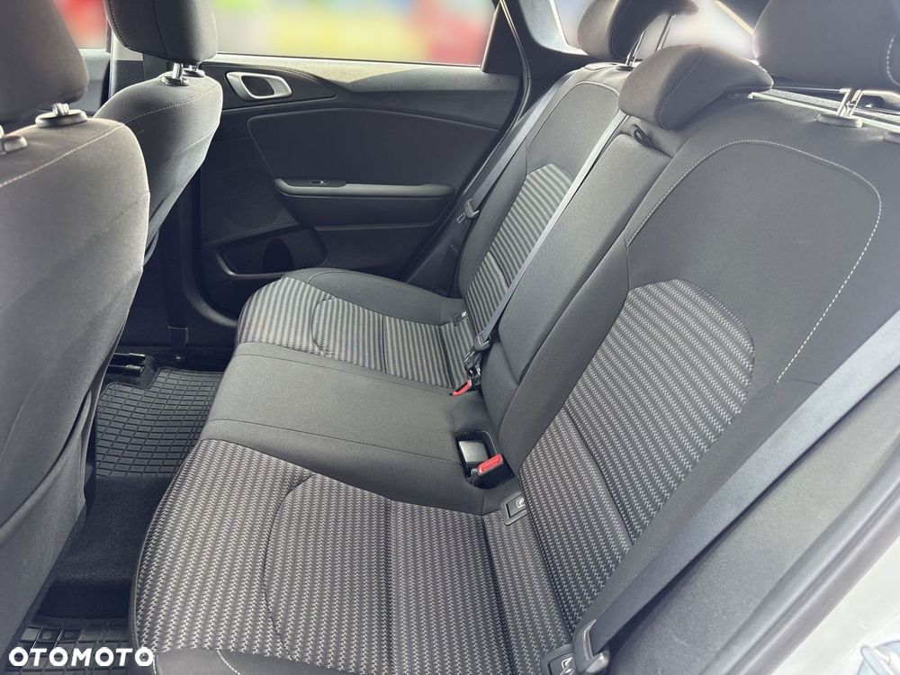 Kia Ceed - 16