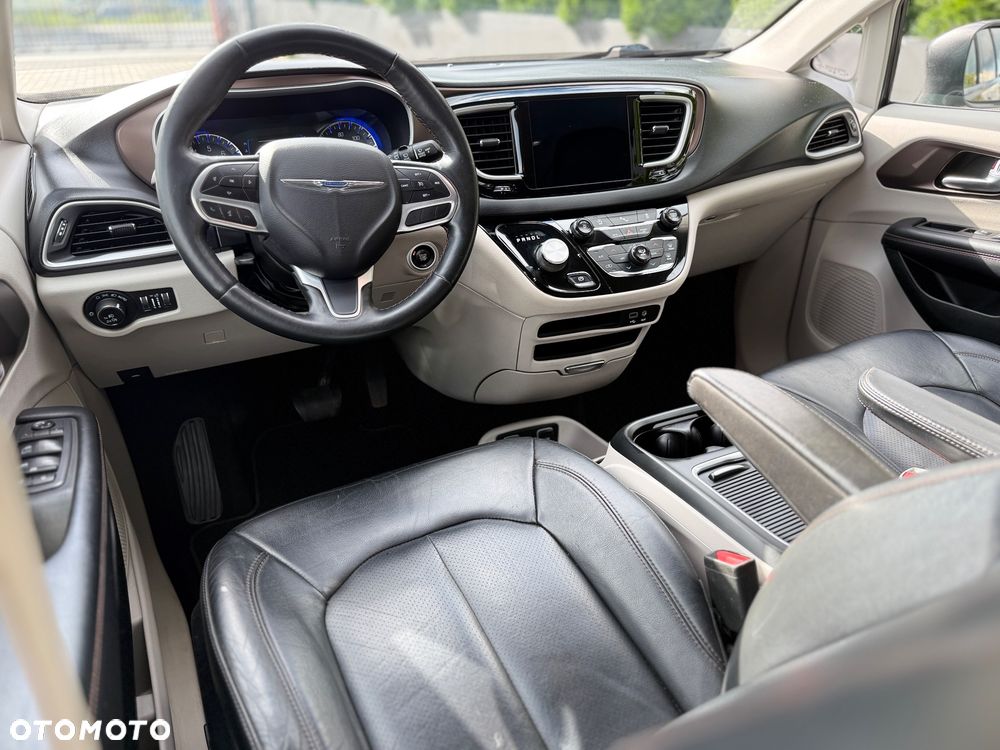 Chrysler Pacifica - 22