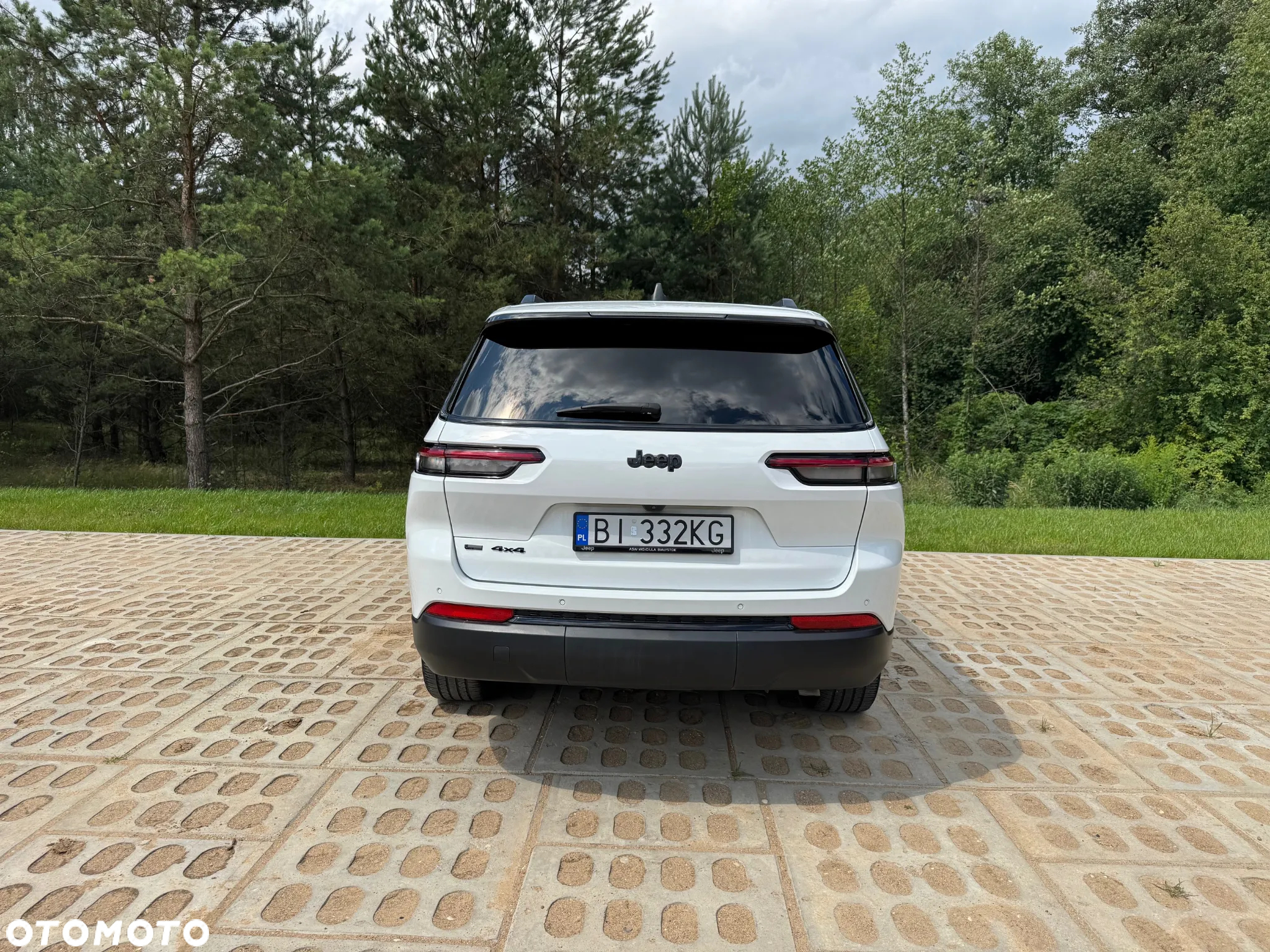 Jeep Grand Cherokee - 16