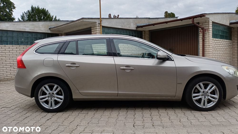 Volvo V60 D5 AWD Summum - 11