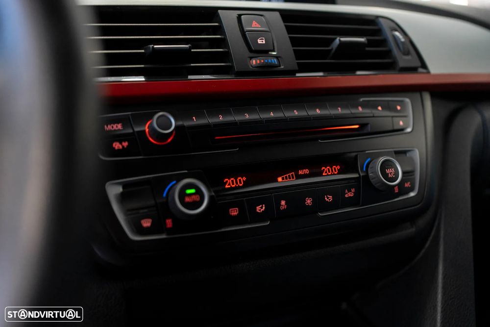 BMW 320 d Blue Performance Sport Line - 31
