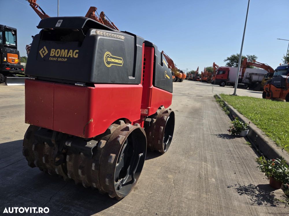 Bomag BOMAG 850, PICIOR DE OAIE, RADIOCOMANDA, latime tambur 0,8m, Masa operationala 1,5t, lungime 2m, motor Kubota 20CP, posibilitate leasing 4 ani, CA NOU-PROMOTIE 20.900 EUR+tva - 10