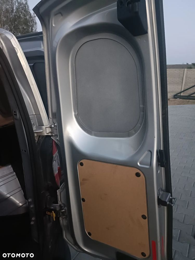 Ford Transit Courier - 12