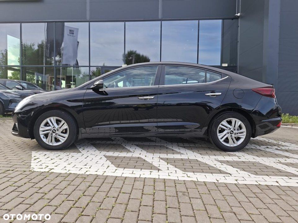 Hyundai Elantra - 2