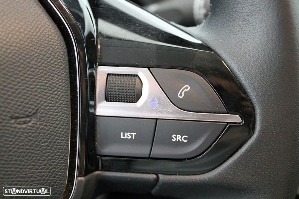 Peugeot e-208 Allure - 17