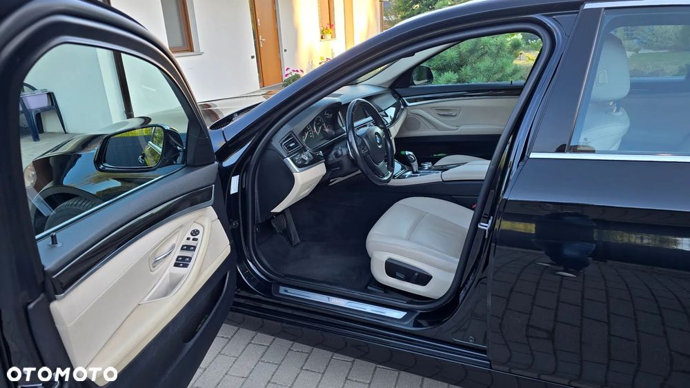 BMW Seria 5 520d xDrive Luxury Line - 7