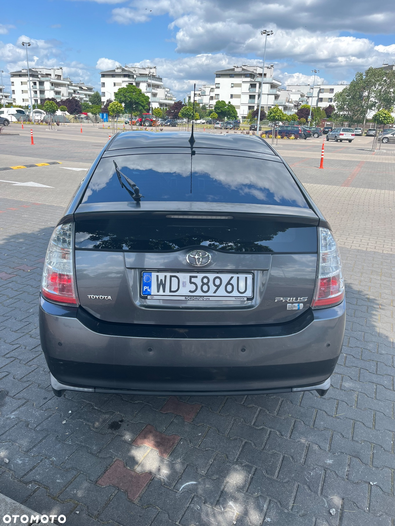 Toyota Prius - 4