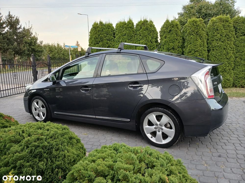 Toyota Prius (Hybrid) Executive - 23