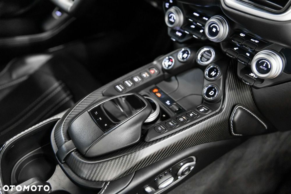Aston Martin Vantage - 37