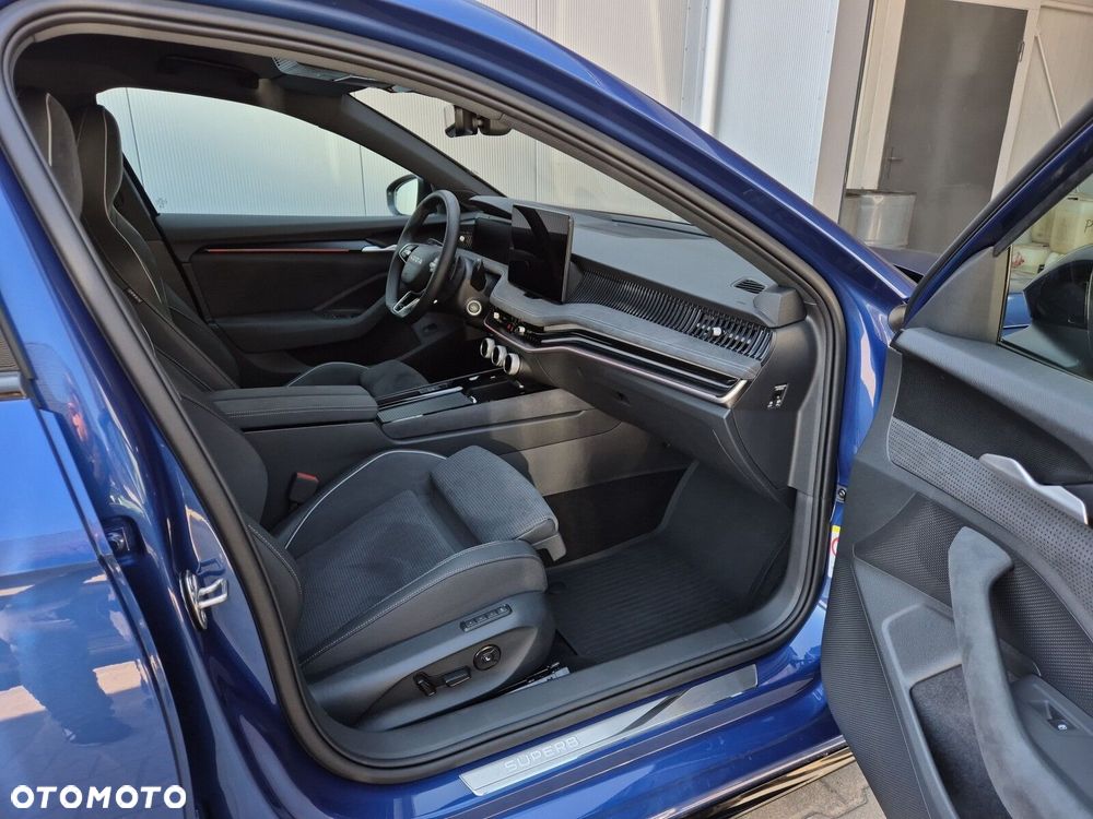 Skoda Superb 2.0 TDI SCR 4x4 Sportline DSG - 17