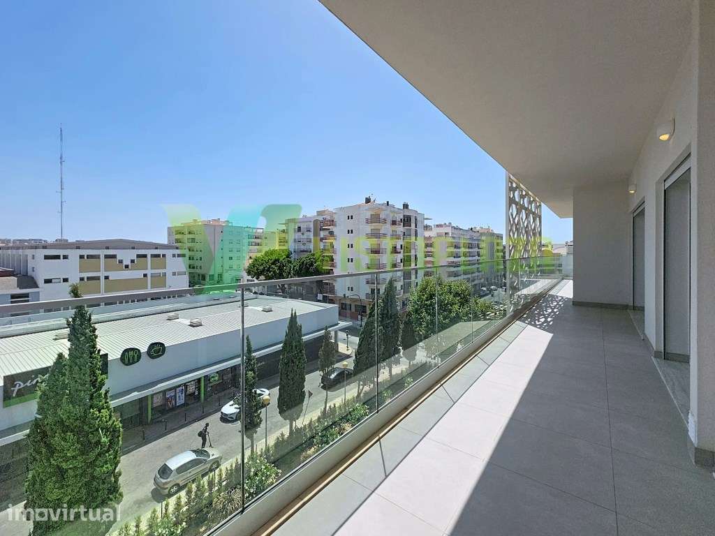 Apartamento T2+1 com Piscina e Estacionamento em Portimão na Quinta... - Grande imagem: 2/28