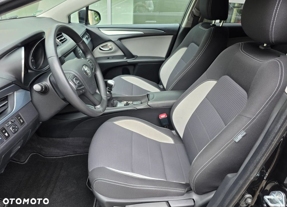 Toyota Avensis - 18