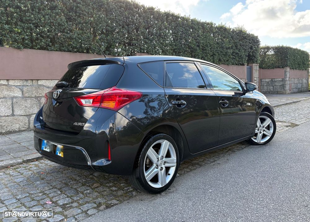 Toyota Auris 1.4 D-4D Comfort+Pack Sport - 4