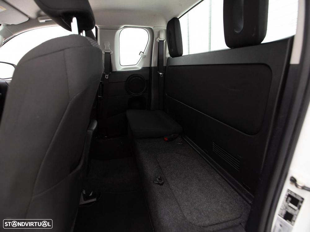 Toyota Hilux 2.4 D-4D 4WD CE c/iva - 9