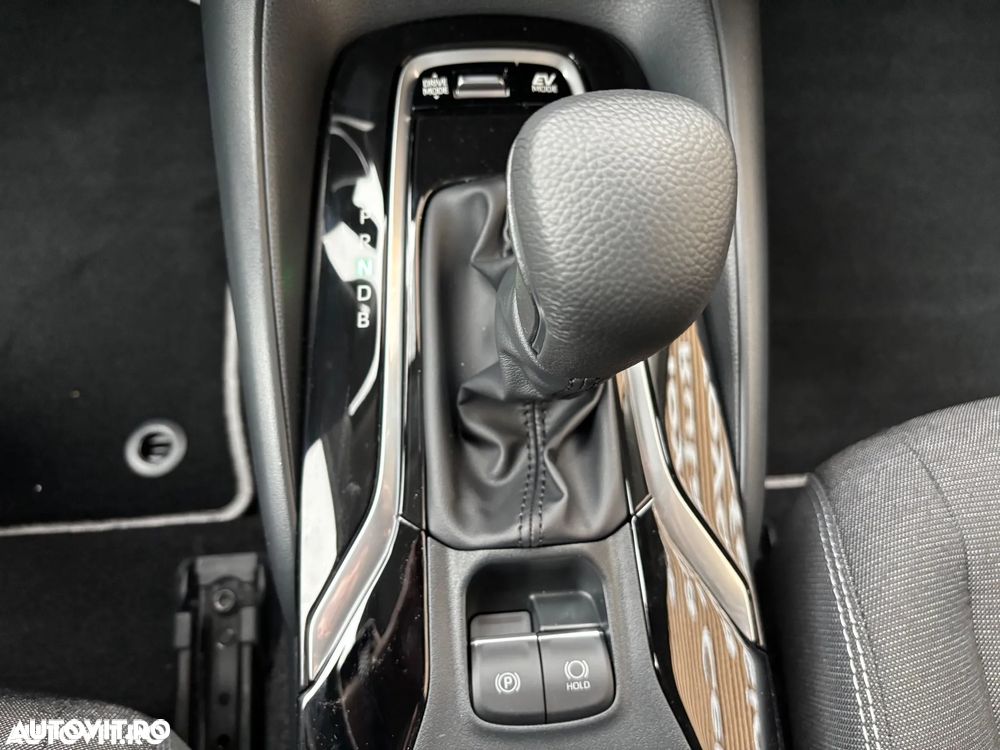 Toyota Corolla 1.8 Hybrid Business Edition - 14