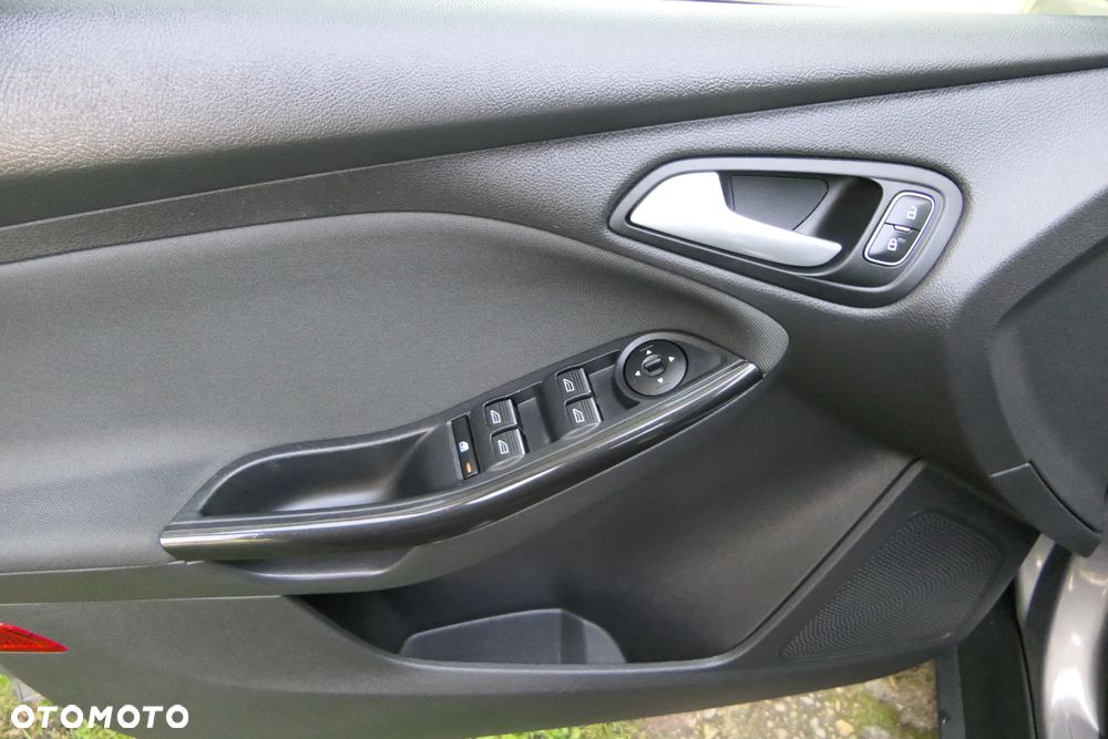Ford Focus ver-turnier-1-5-ecoblue-start--stopp--system-titanium-style - 31