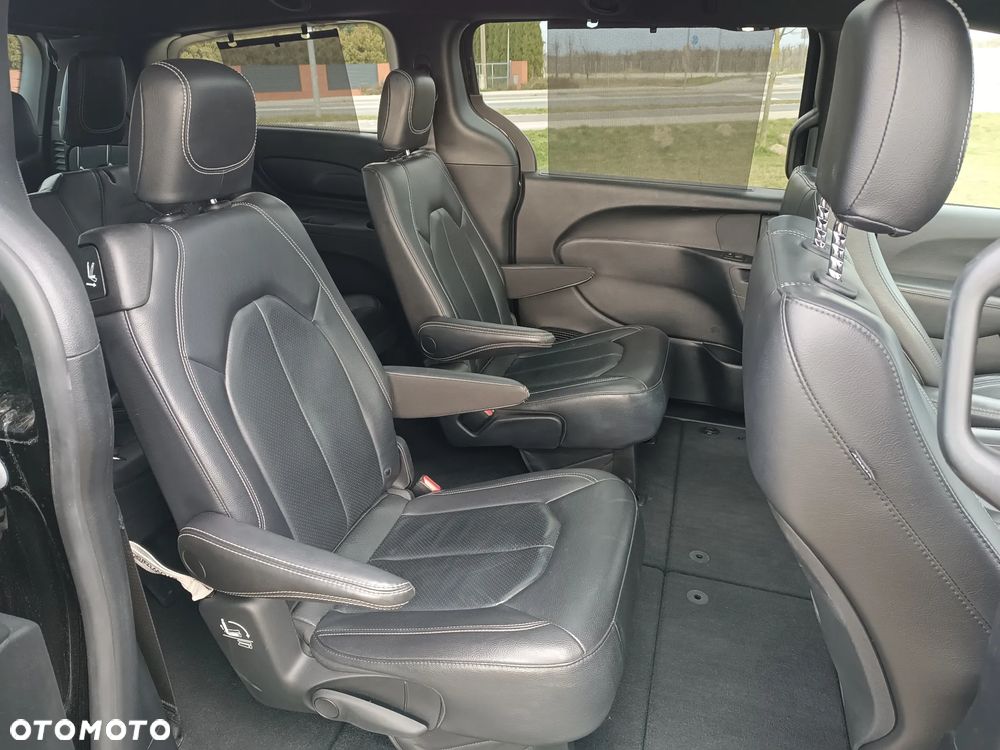 Chrysler Pacifica - 8