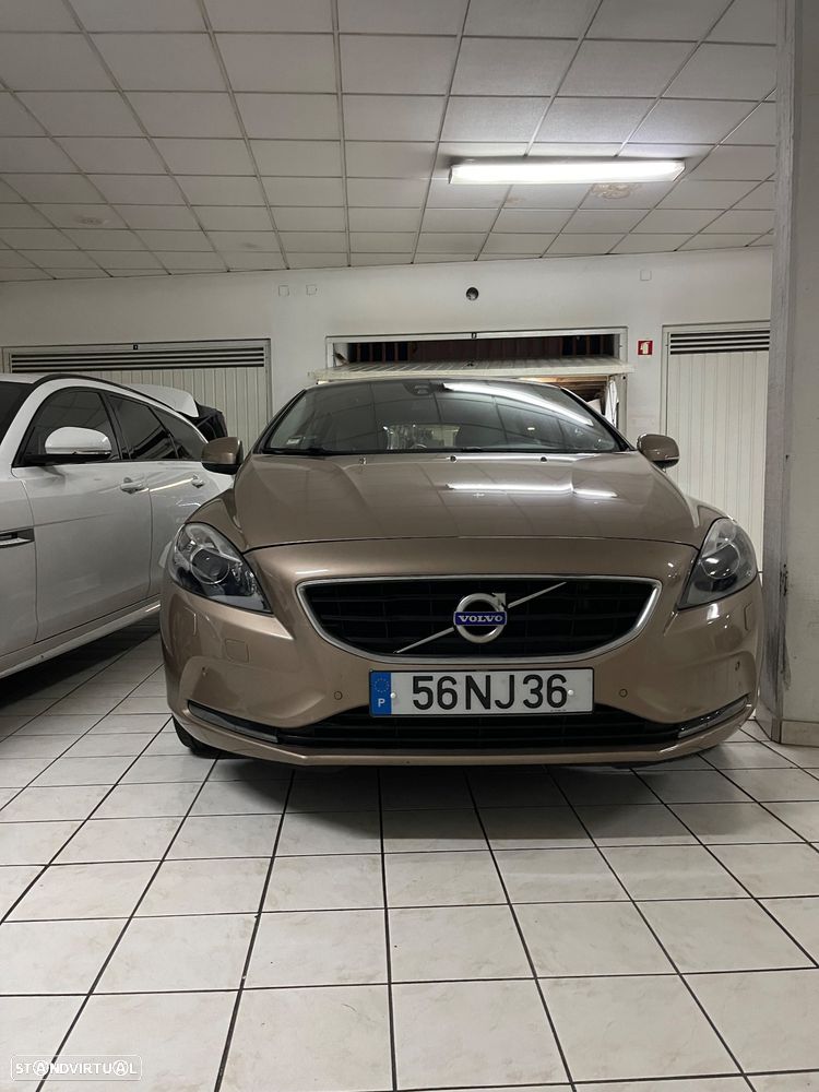 Volvo V40 2.0 D4 Momentum Geartronic - 5