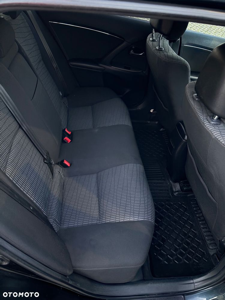 Toyota Avensis - 14