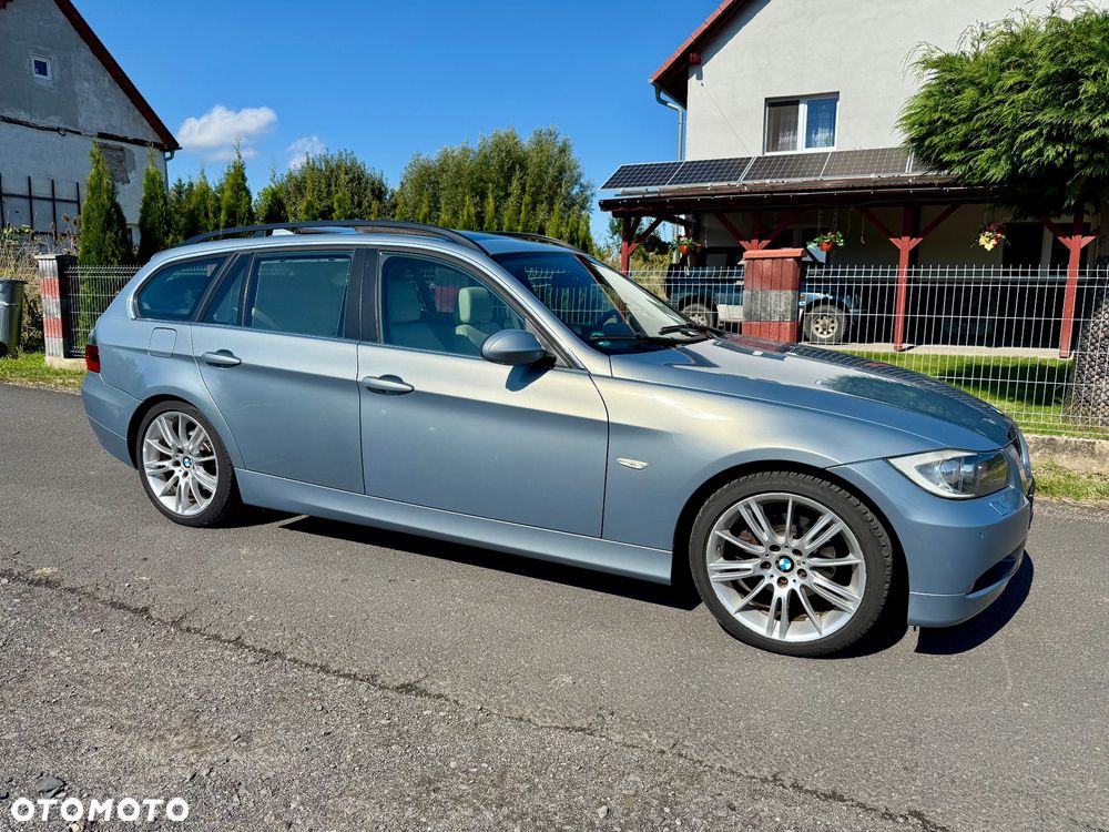 BMW Seria 3 325i Touring - 3