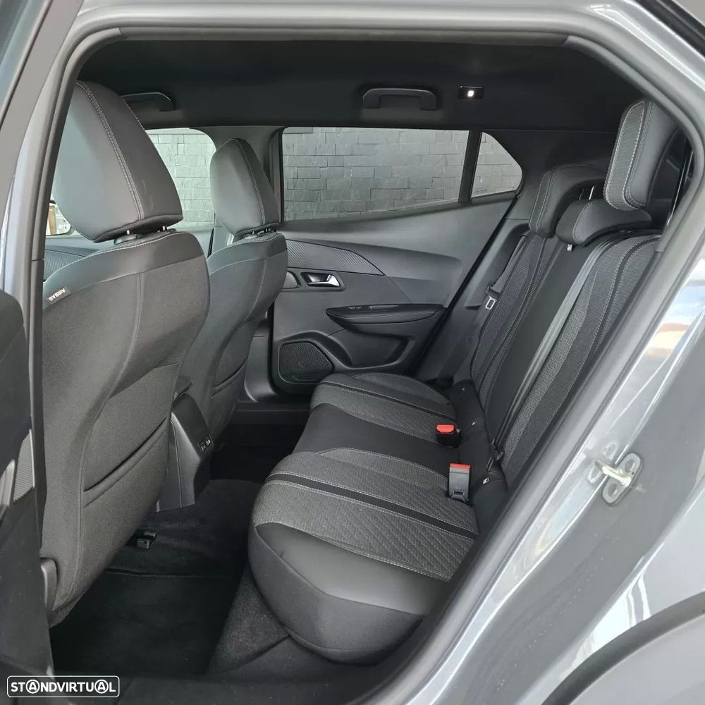 Peugeot e-2008 54 kWh Allure - 11