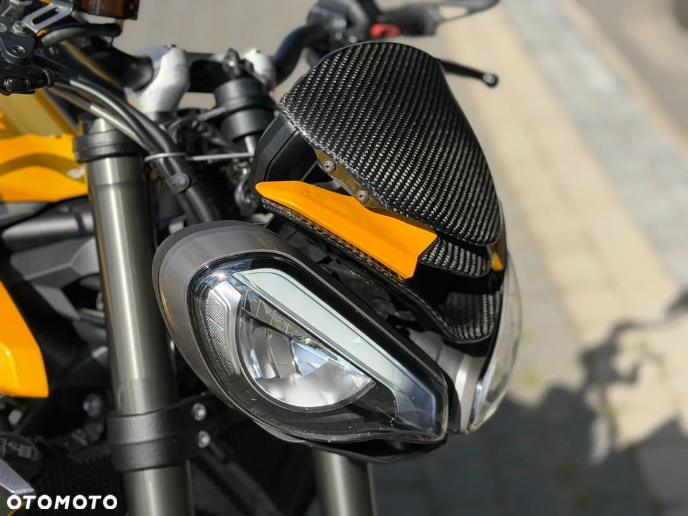 Triumph Street Triple - 2