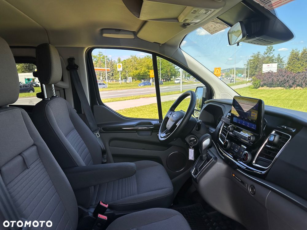 Ford Tourneo Custom - 30