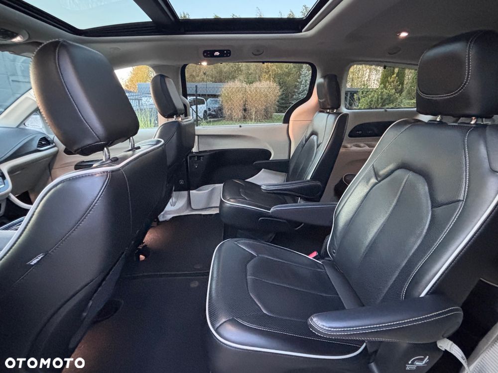Chrysler Pacifica - 16