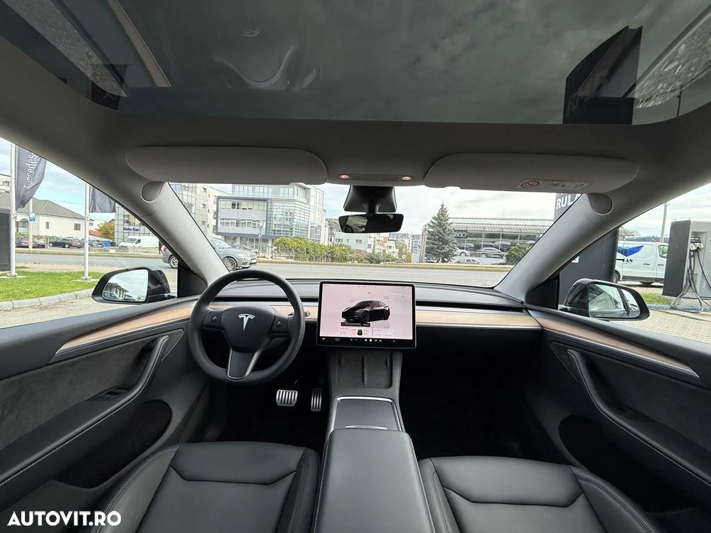 Tesla Model Y - 5
