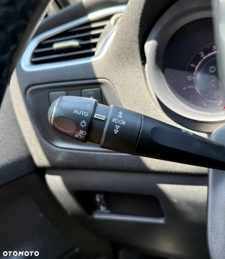 Citroën C4 BlueHDi 120 Stop&Start EAT6 Selection - 19