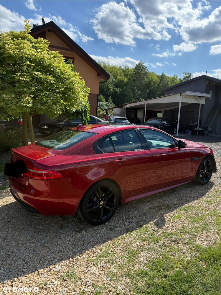 Jaguar XE 2.0 D R-Sport - 9