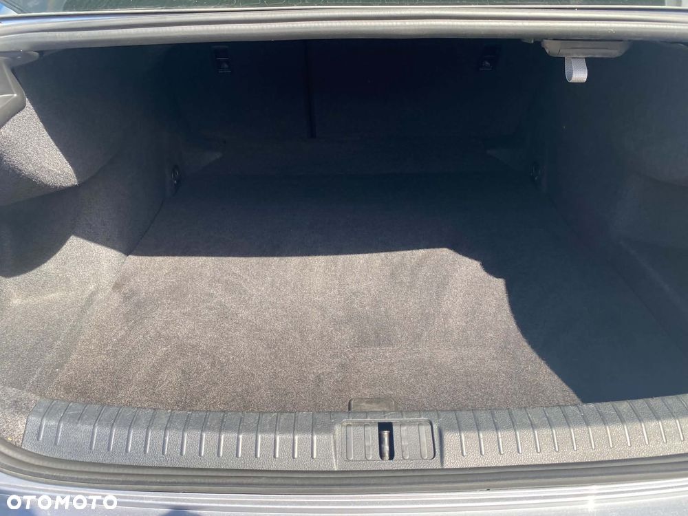 Volkswagen Passat 2.0 TDI BMT Trendline - 4